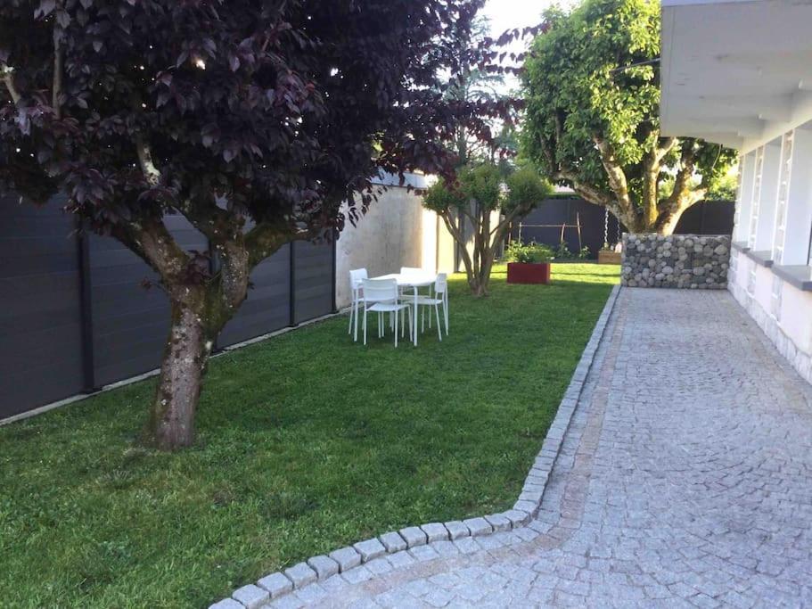 Appartement Dans Villa Pau Exterior photo